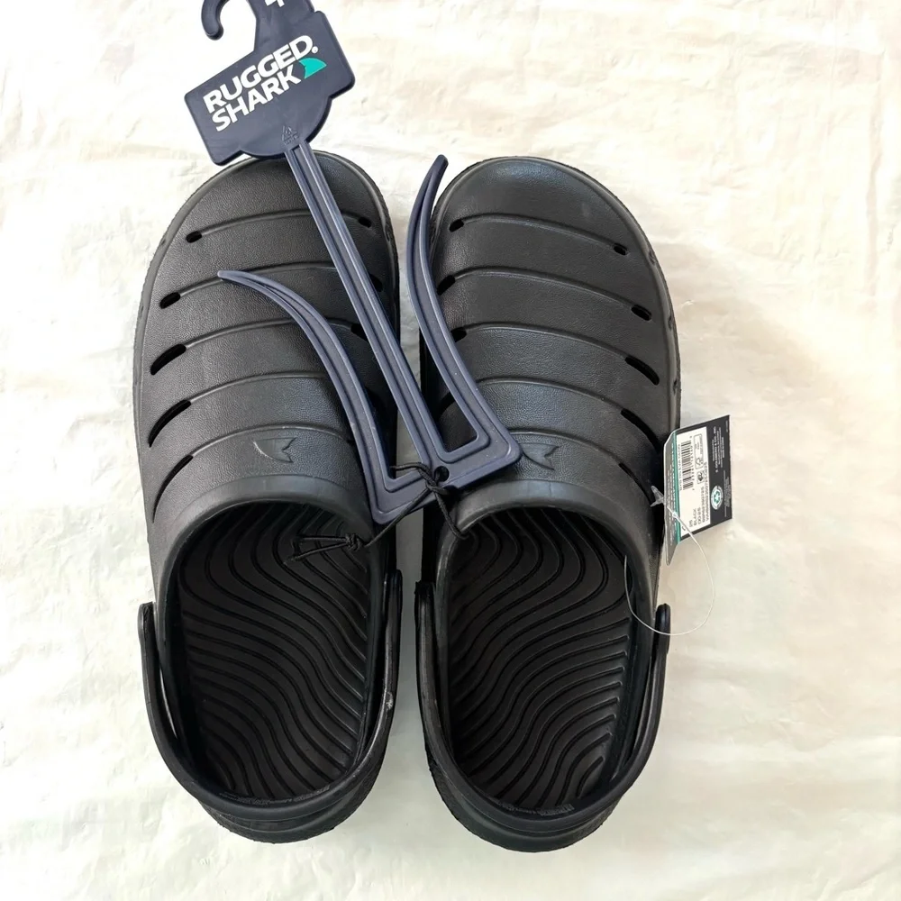 NWT Rugged Shark Kids Cove Black Sandals SZ 4